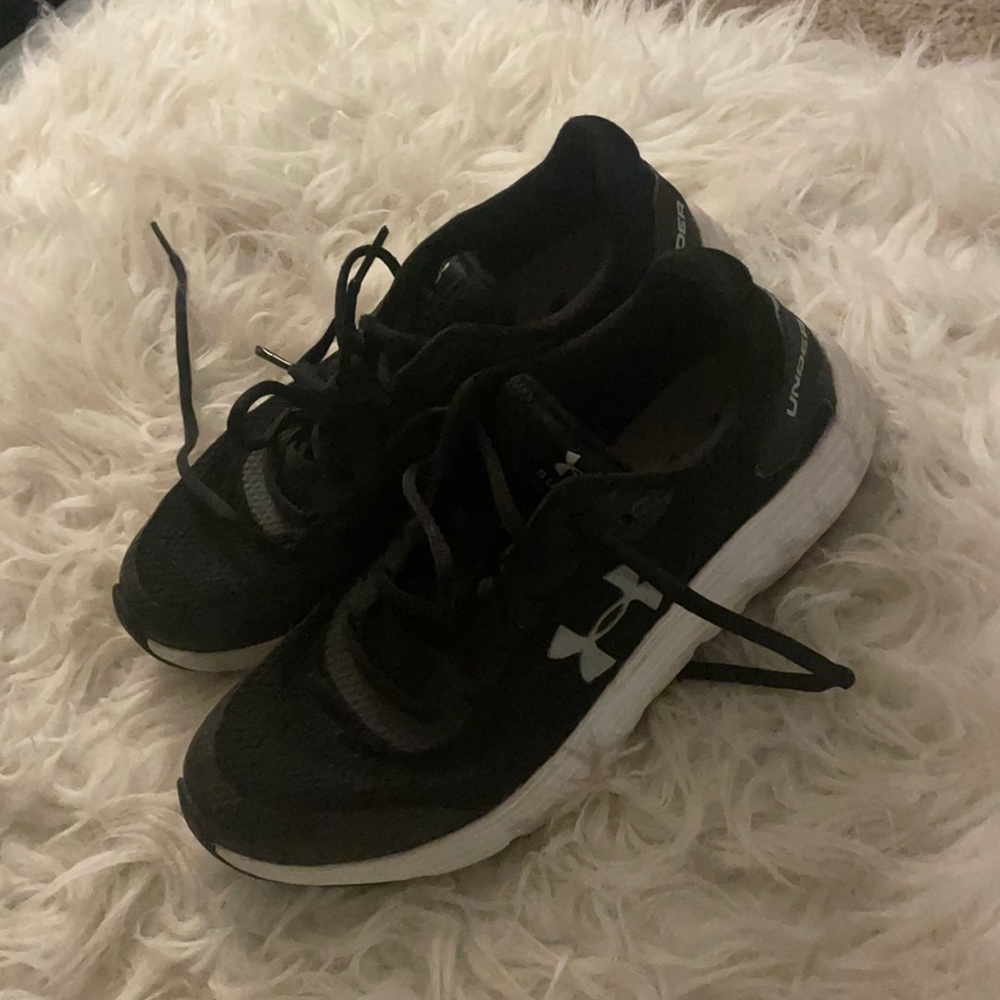 Black under armor shoes